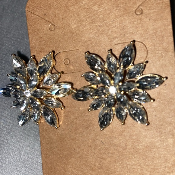 Snowflake Rhinestone Earrings Brand New Never worn - Picture 2 of 3